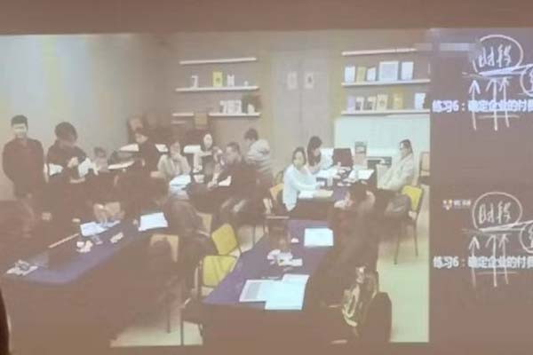 斯普瑞噴粉房廠家參加提升企業(yè)創(chuàng)新能力培訓班