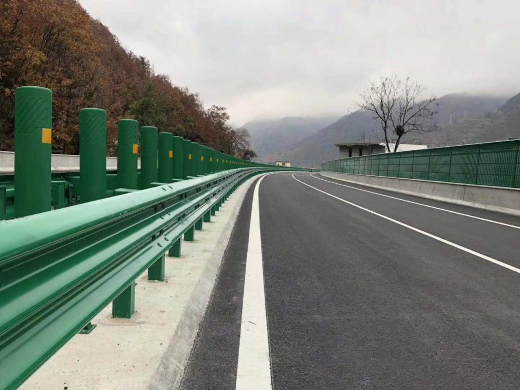 大型噴涂設(shè)備廠家科普關(guān)于高速護欄涂層檢測要點！